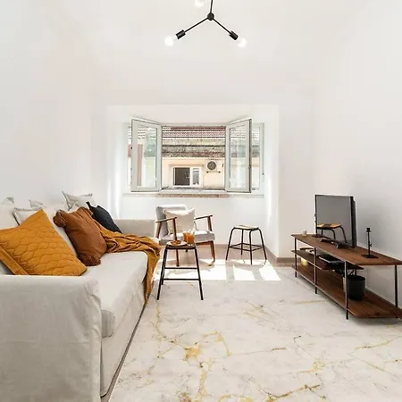 Apartment Bronze Spectrums In This Fully Renovated Flat *