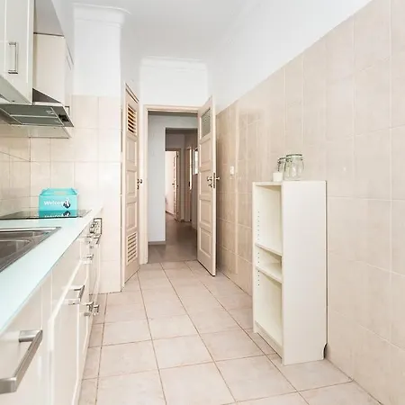 Bronze Spectrums In This Fully Renovated Flat *