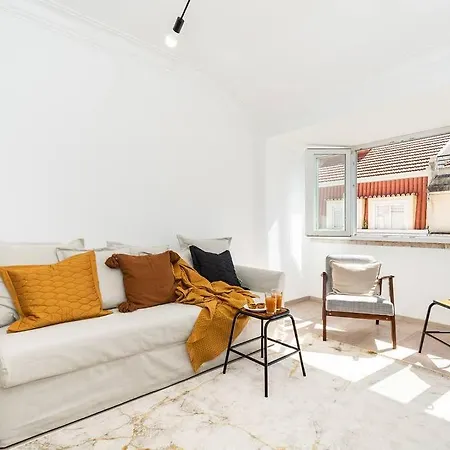 Bronze Spectrums In This Fully Renovated Flat Apartament Lizbona