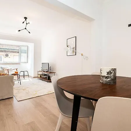 Apartment Bronze Spectrums In This Fully Renovated Flat Lissabon