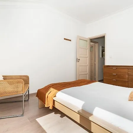 Bronze Spectrums In This Fully Renovated Flat Apartment Lissabon