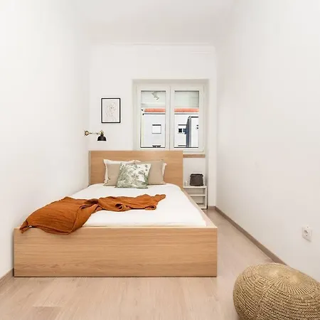Apartment Bronze Spectrums In This Fully Renovated Flat Lissabon